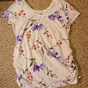 Scoop neck maternity T-shirt